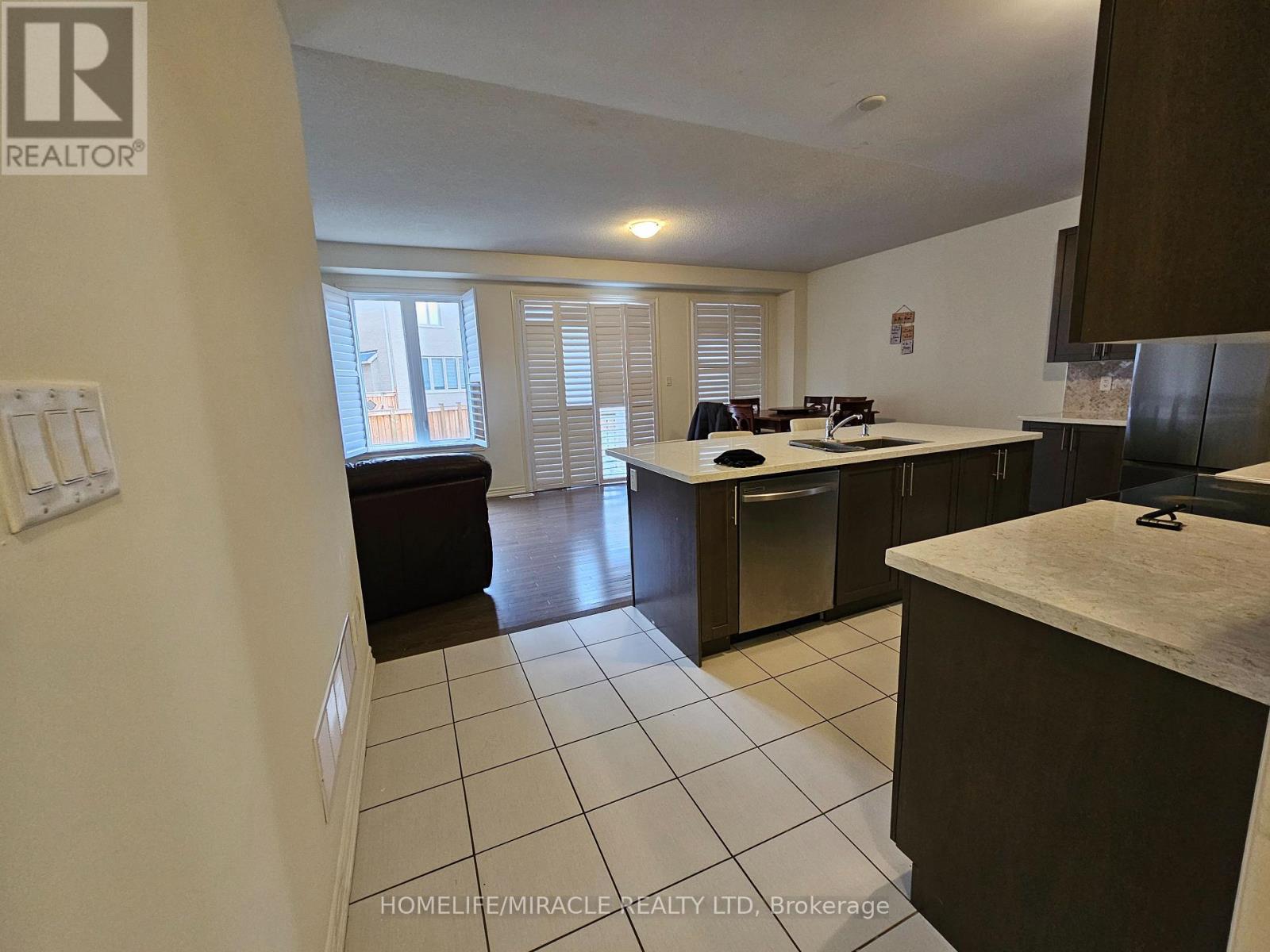 18 Bachelor Street W, Brampton, Ontario  L7A 5A9 - Photo 11 - W12768176