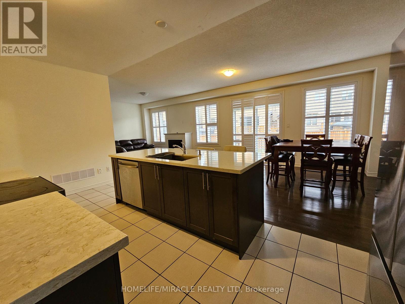 18 Bachelor Street W, Brampton, Ontario  L7A 5A9 - Photo 12 - W12768176