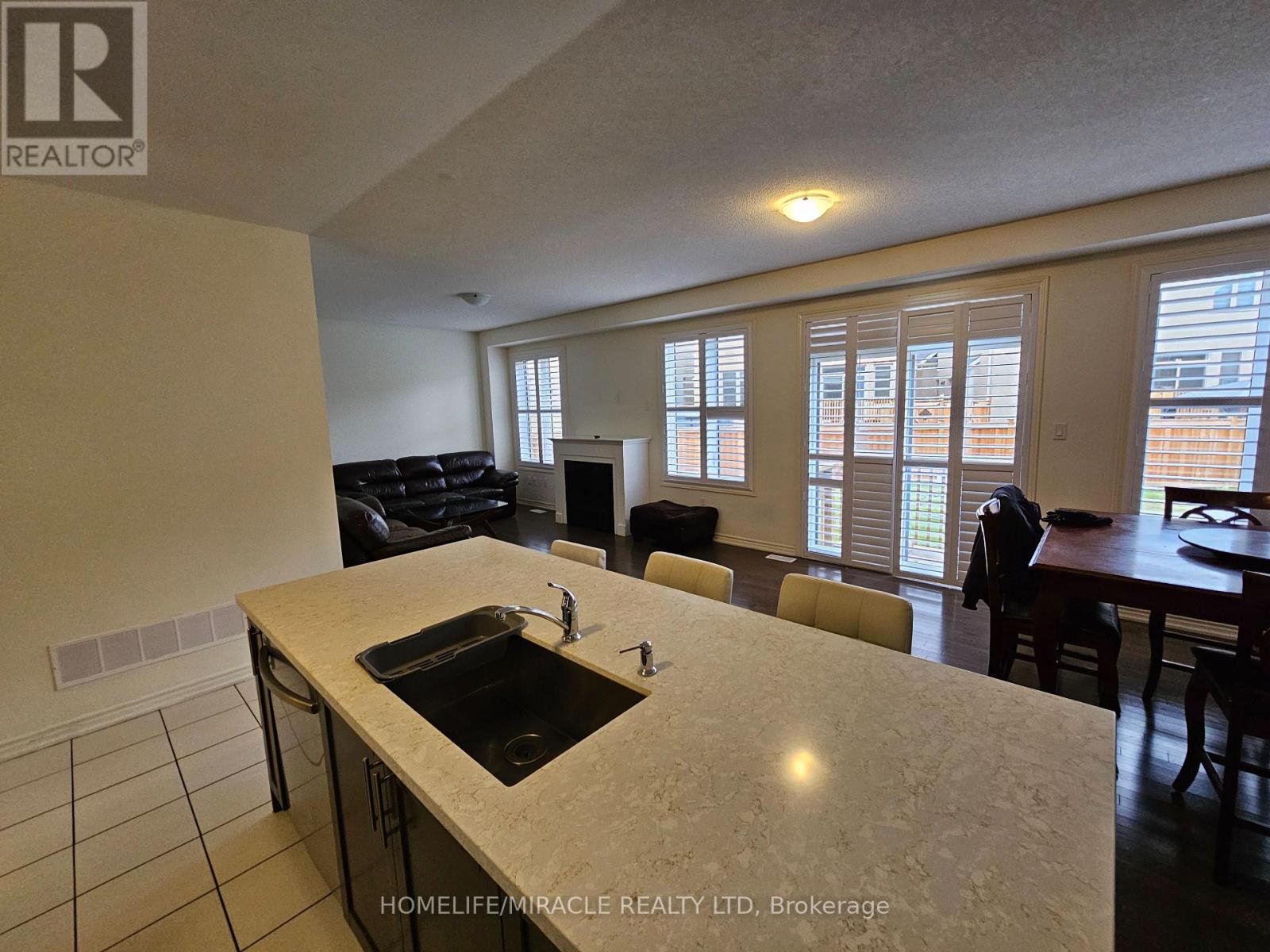 18 Bachelor Street W, Brampton, Ontario  L7A 5A9 - Photo 13 - W12768176