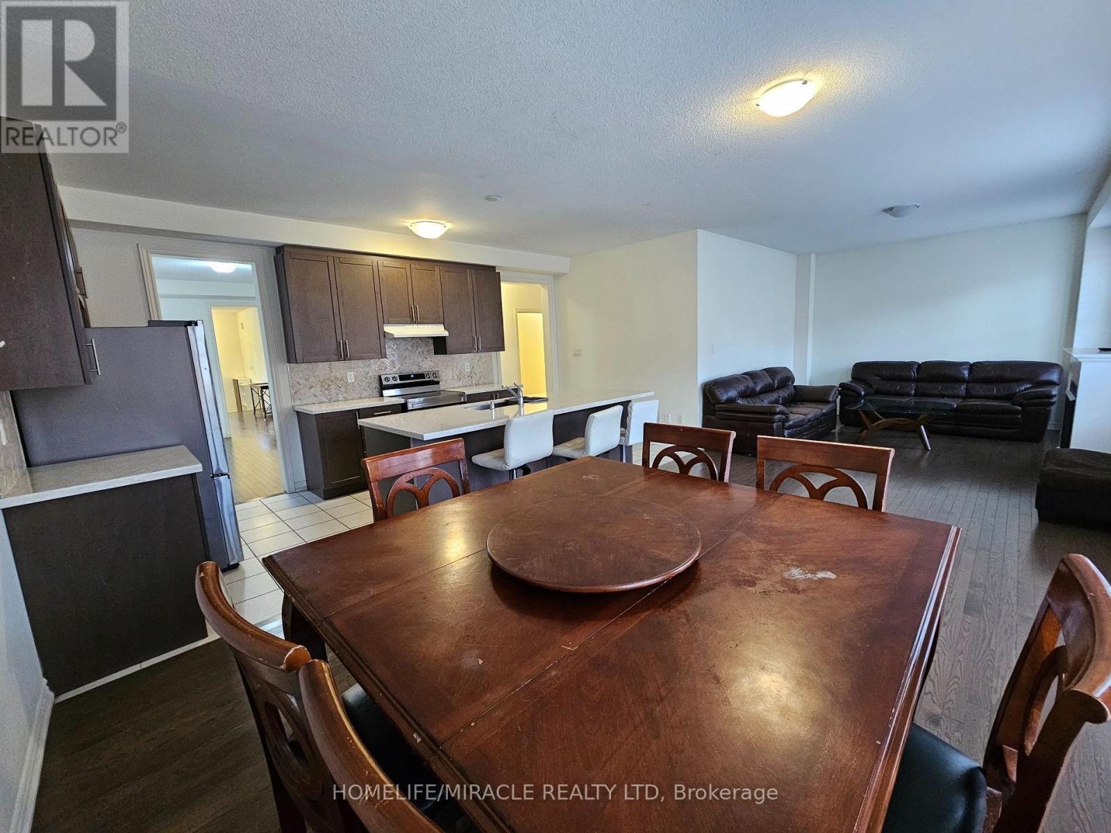 18 Bachelor Street W, Brampton, Ontario  L7A 5A9 - Photo 14 - W12768176