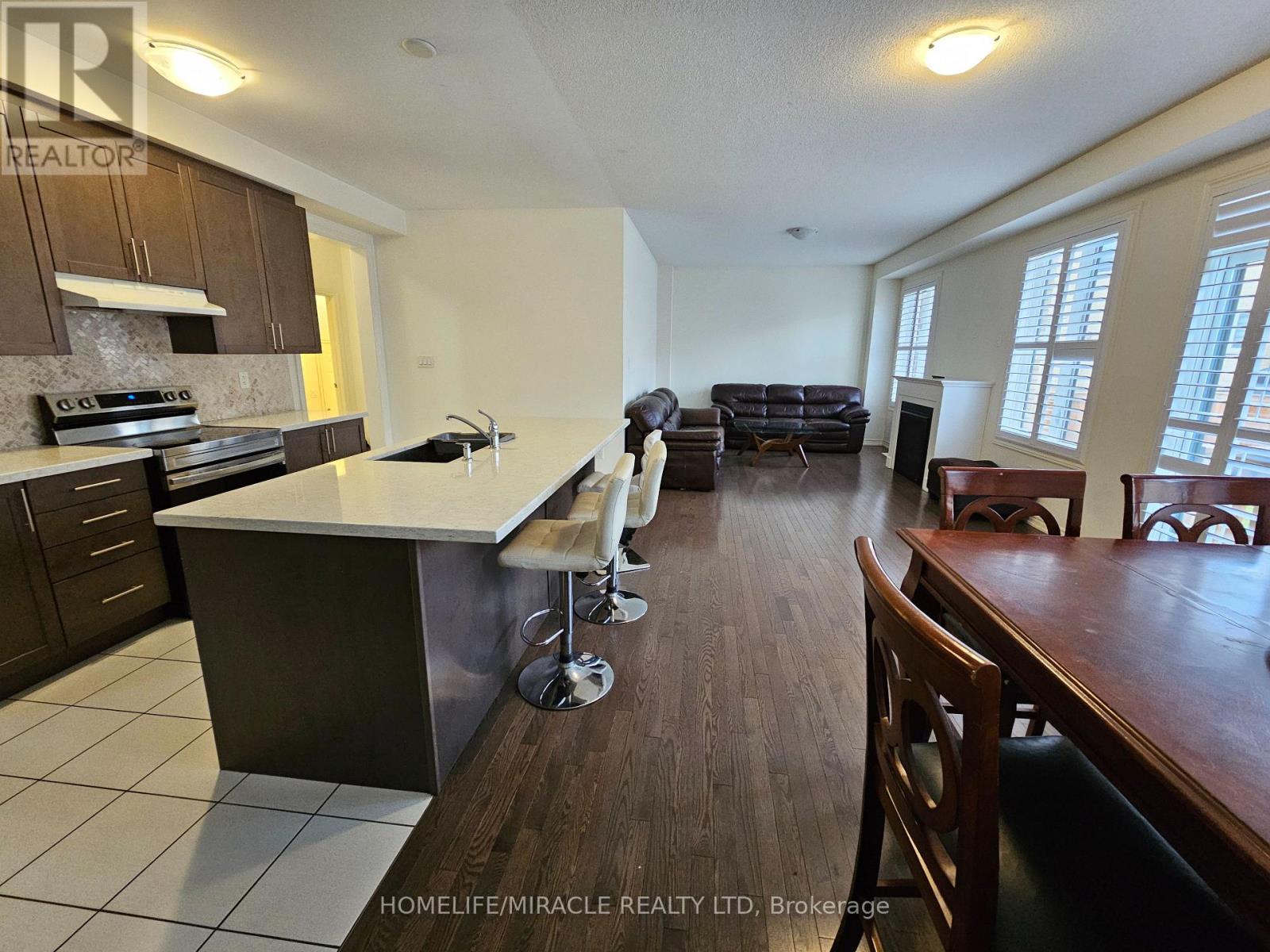 18 Bachelor Street W, Brampton, Ontario  L7A 5A9 - Photo 15 - W12768176