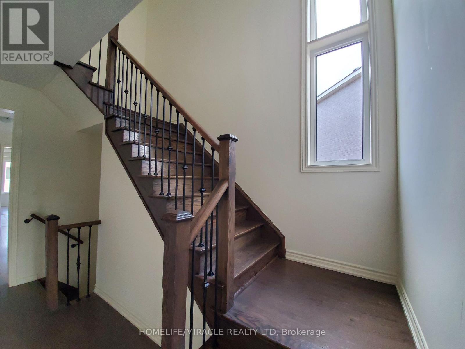 18 Bachelor Street W, Brampton, Ontario  L7A 5A9 - Photo 21 - W12768176