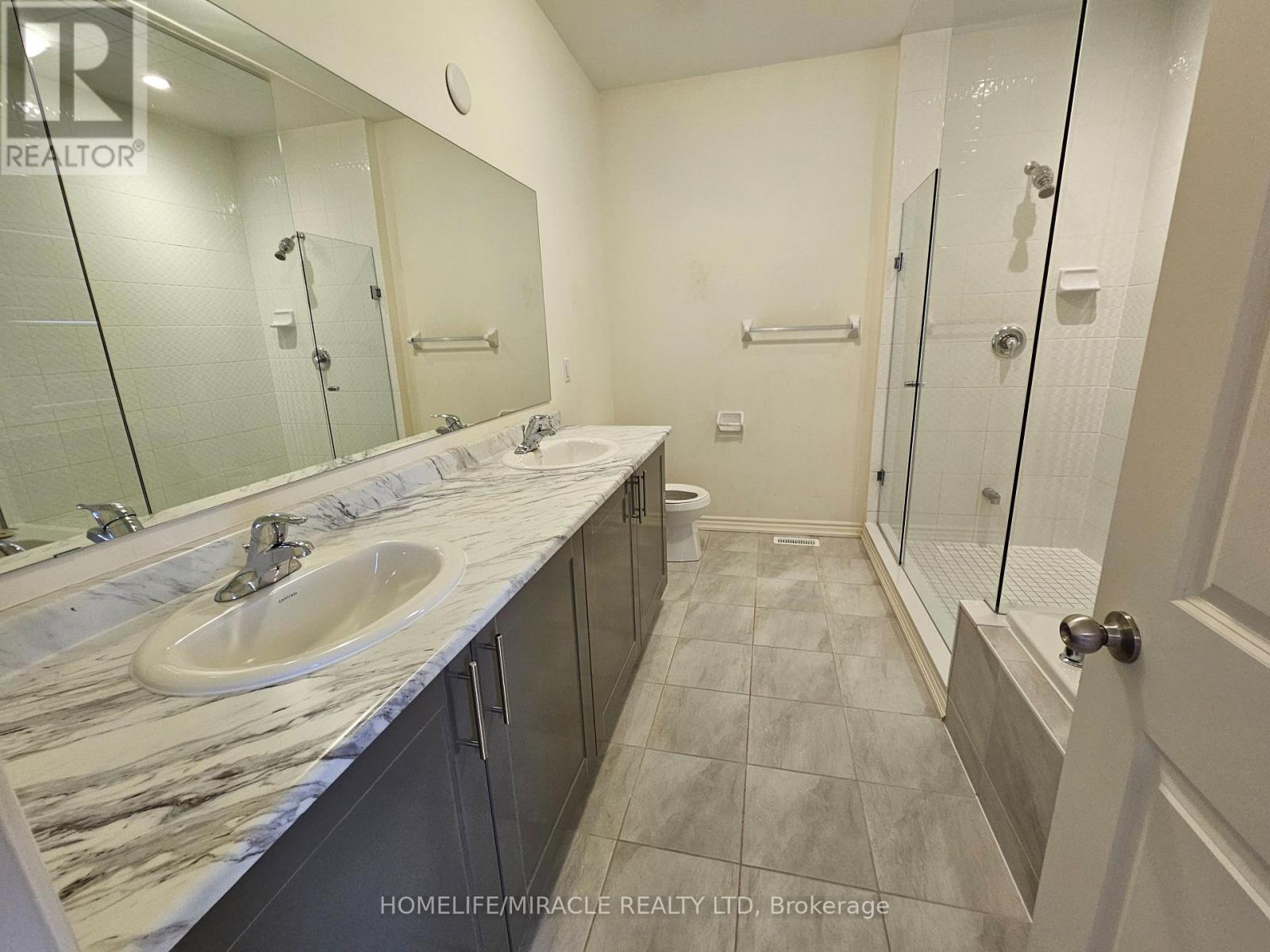 18 Bachelor Street W, Brampton, Ontario  L7A 5A9 - Photo 32 - W12768176