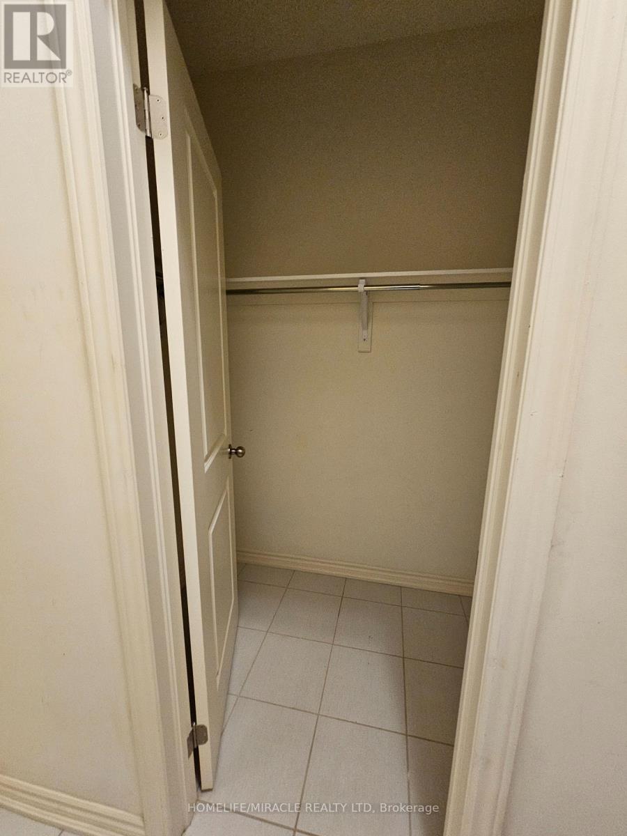 18 Bachelor Street W, Brampton, Ontario  L7A 5A9 - Photo 47 - W12768176