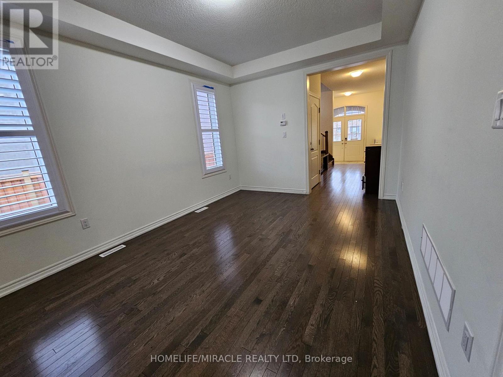 18 Bachelor Street W, Brampton, Ontario  L7A 5A9 - Photo 5 - W12768176