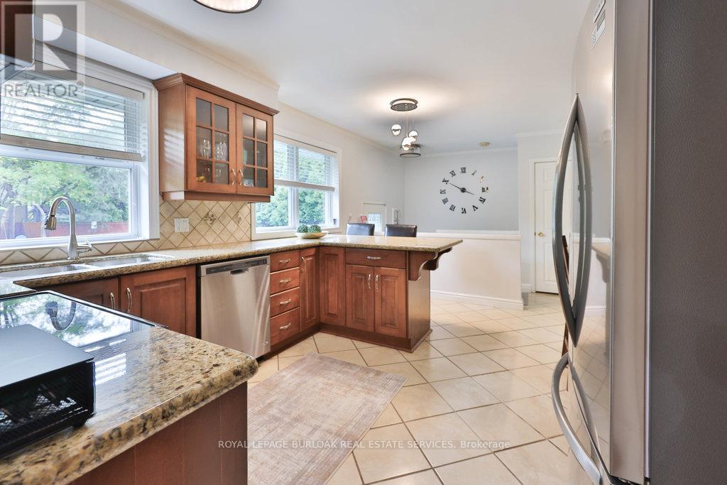 112 Sulphur Springs Road, Hamilton (Ancaster), Ontario  L9G 1M1 - Photo 11 - X12768150