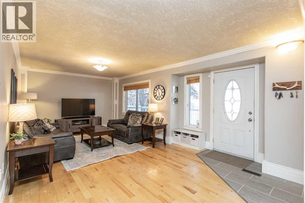 5804 44 Avenue, Red Deer, Alberta  T4N 3J5 - Photo 2 - A2276335