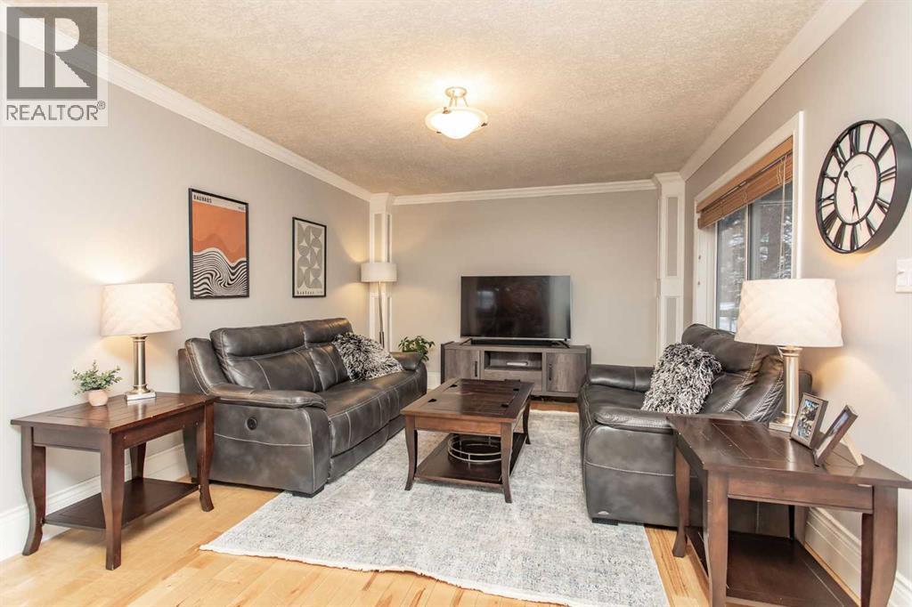 5804 44 Avenue, Red Deer, Alberta  T4N 3J5 - Photo 3 - A2276335