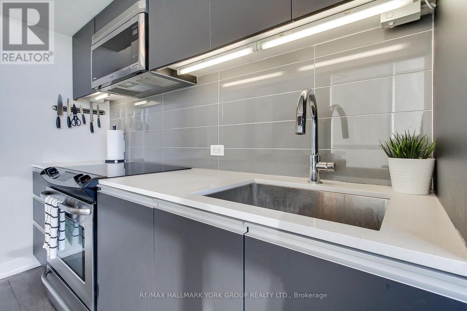 1103 - 20 Minowan Miikan Lane, Toronto, Ontario  M6J 0E5 - Photo 8 - C12768006