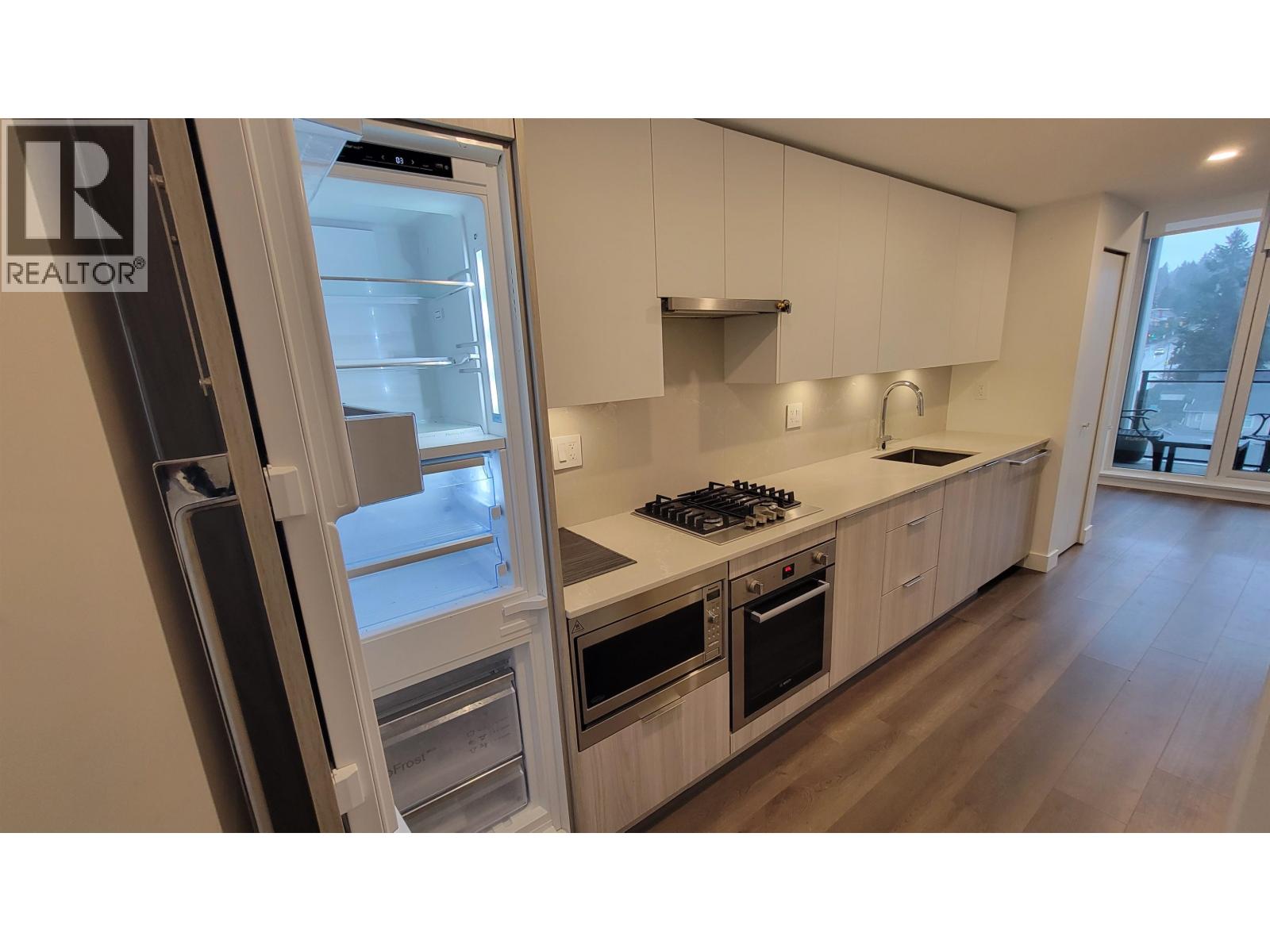 1008 901 LOUGHEED HIGHWAY, Coquitlam, British Columbia