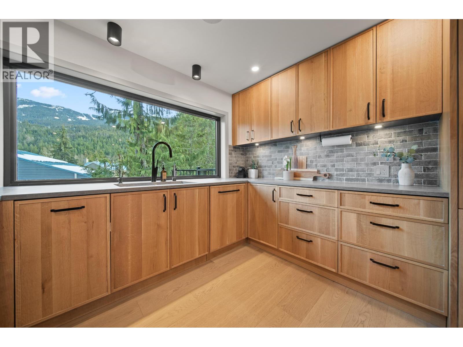 2142 Timber Ridge, Whistler, British Columbia  V8E 0A8 - Photo 10 - R3087634