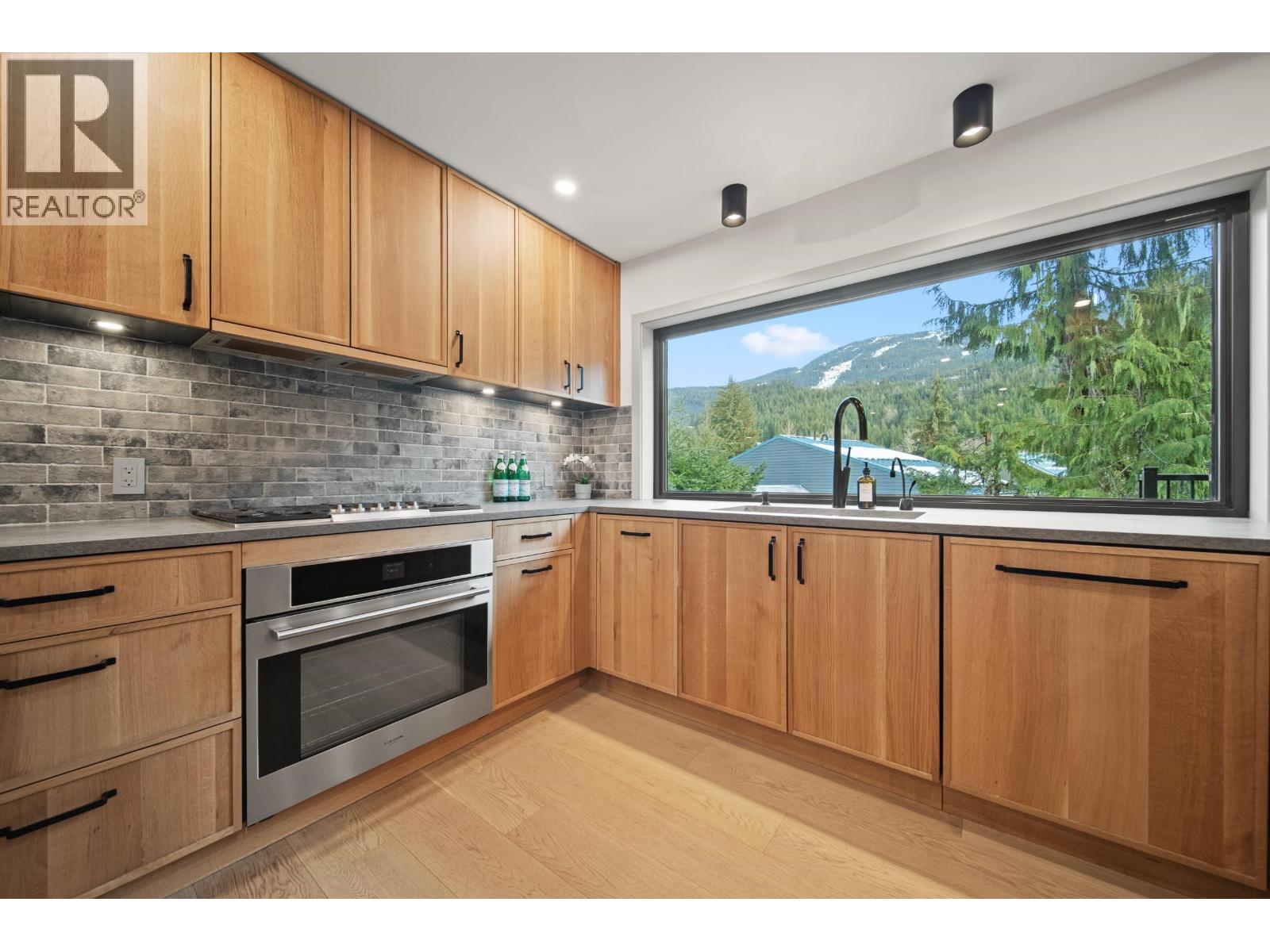 2142 Timber Ridge, Whistler, British Columbia  V8E 0A8 - Photo 9 - R3087634