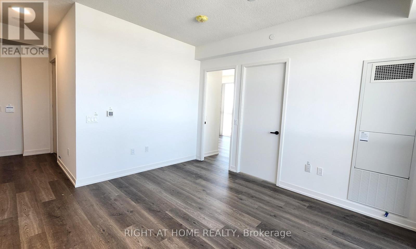 5706 - 8 Interchange Way, Vaughan (Vaughan Corporate Centre), Ontario  L4K 0R2 - Photo 4 - N12768240