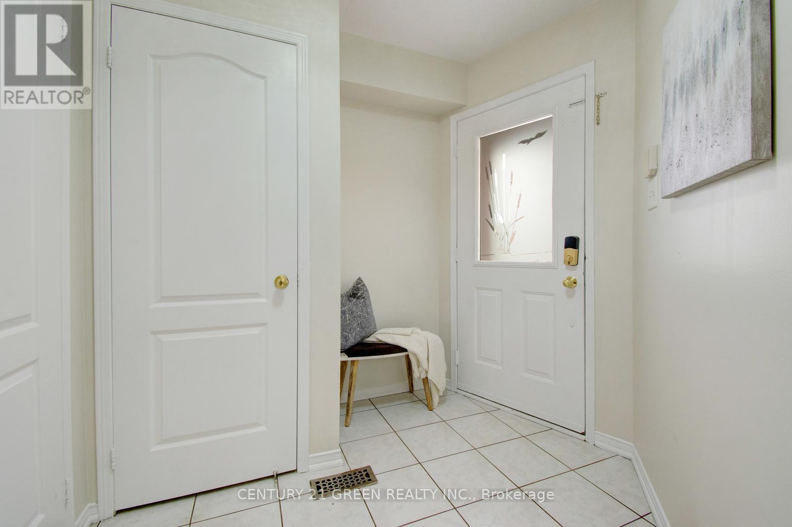 26 Oatfield Road, Brampton, Ontario  L6R 1X7 - Photo 4 - W12768232