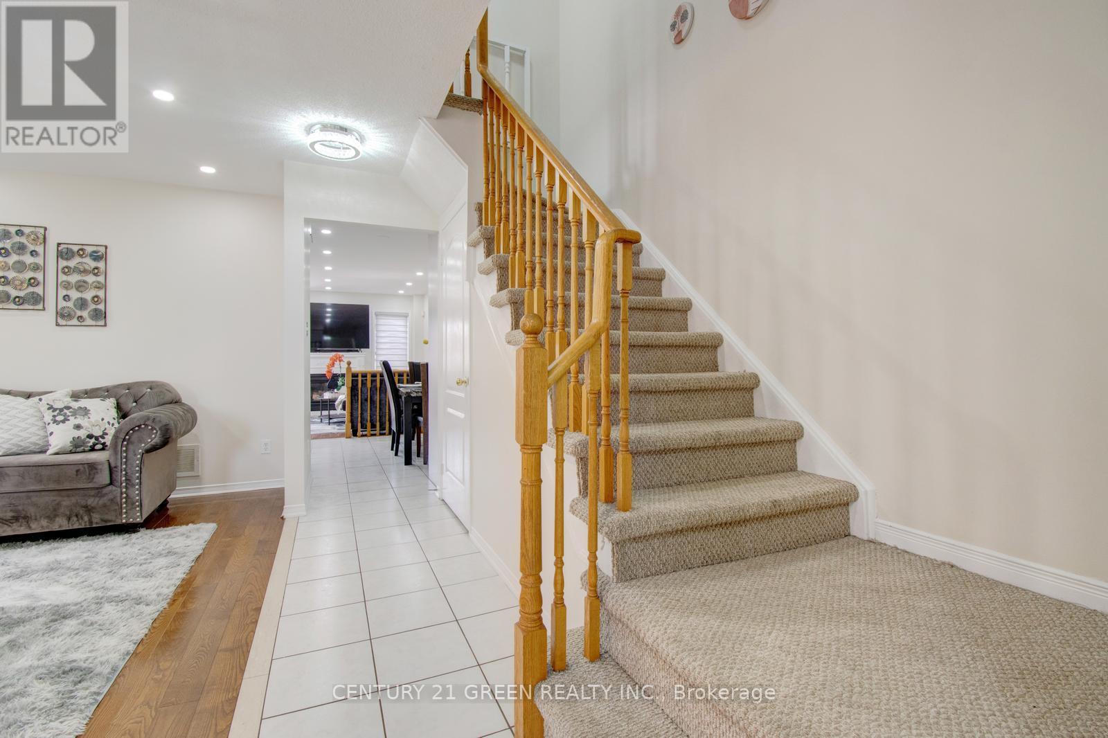 26 Oatfield Road, Brampton, Ontario  L6R 1X7 - Photo 6 - W12768232