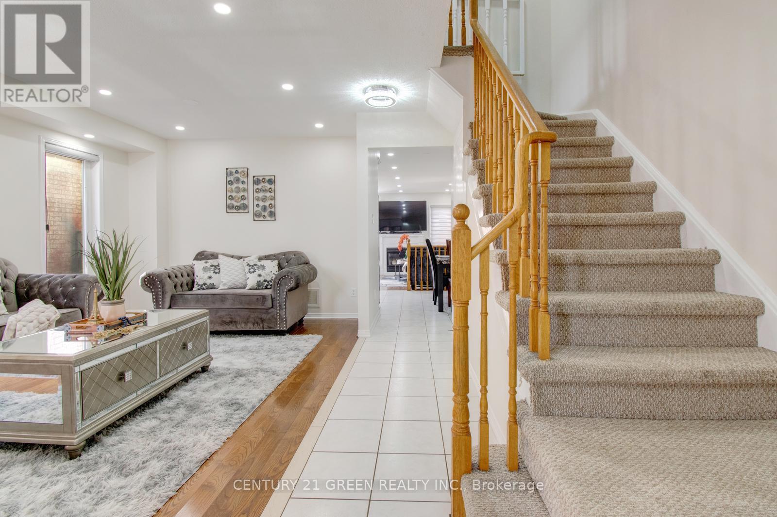 26 Oatfield Road, Brampton, Ontario  L6R 1X7 - Photo 7 - W12768232