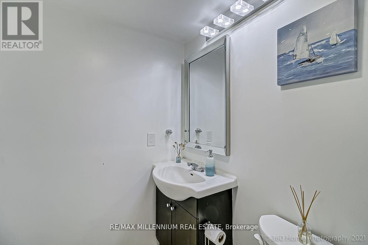 2005 - 3 Hickory Tree Road, Toronto (Weston), Ontario  M9N 3W5 - Photo 5 - W12768236