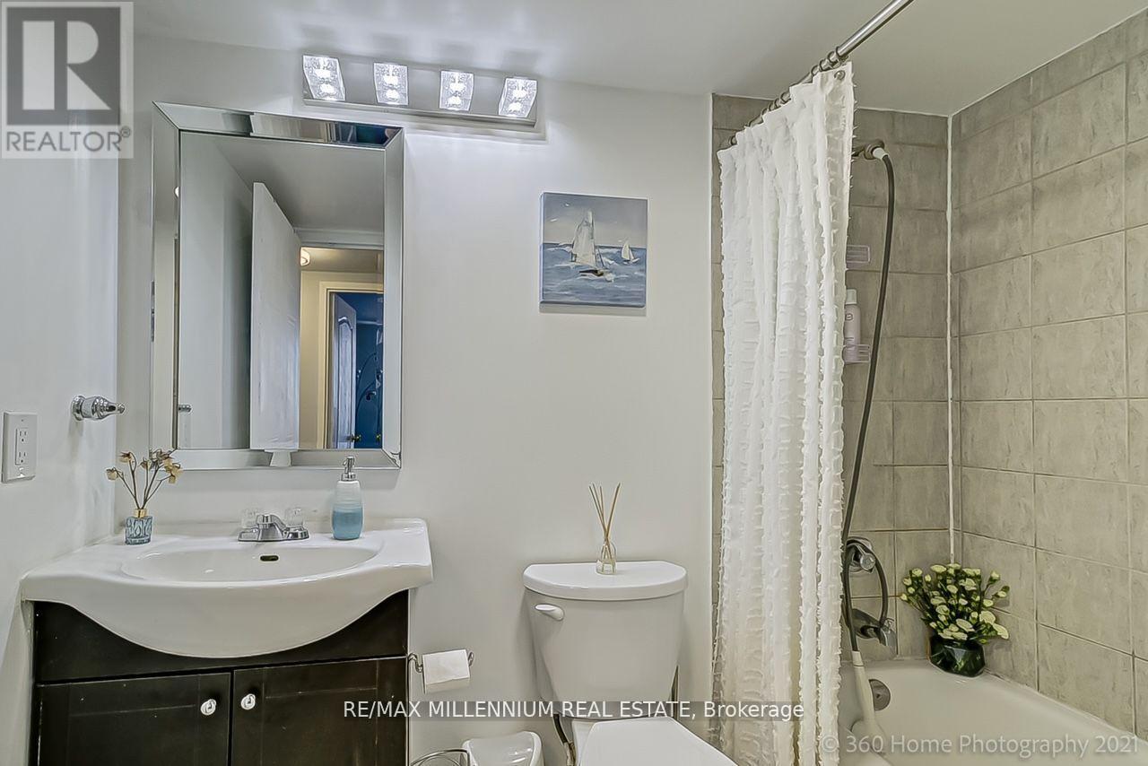 2005 - 3 Hickory Tree Road, Toronto (Weston), Ontario  M9N 3W5 - Photo 7 - W12768236