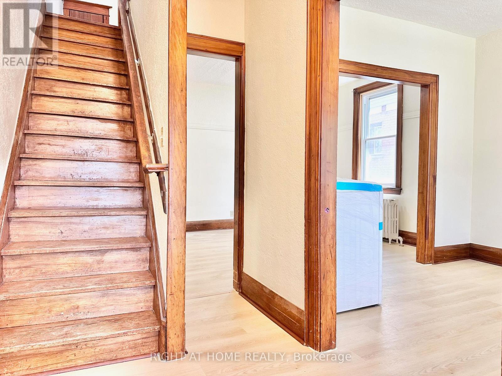 215 Rosewood Road, Hamilton (Glenview), Ontario  L8K 3J5 - Photo 5 - X12768234