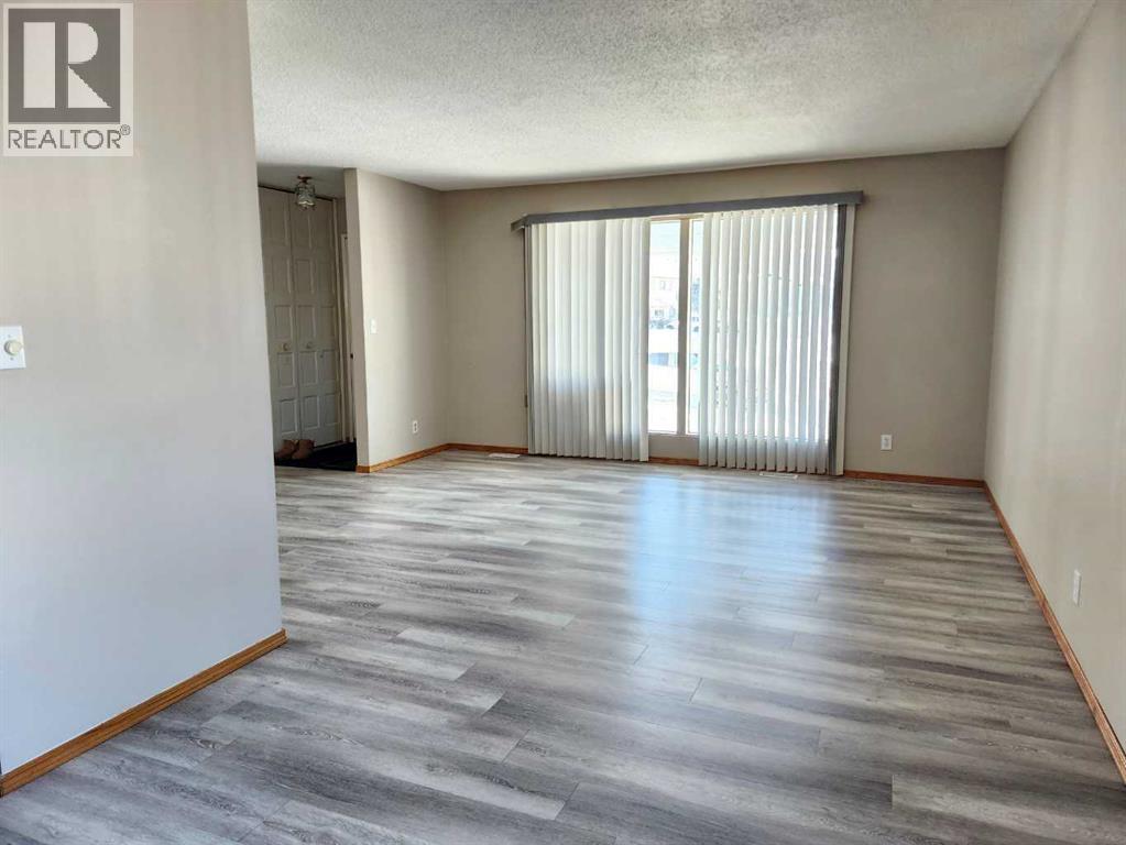 75 Hunts Crescent, Drumheller, Alberta  T0J 0Y6 - Photo 4 - A2275940