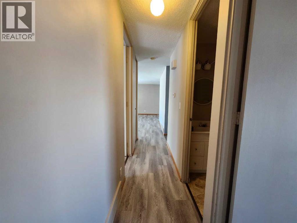 75 Hunts Crescent, Drumheller, Alberta  T0J 0Y6 - Photo 9 - A2275940