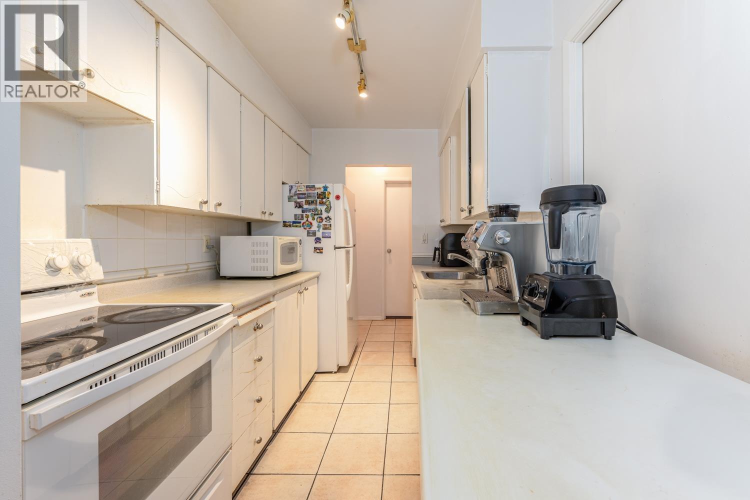 312 235 Keith Road, West Vancouver, British Columbia  V7T 1L5 - Photo 4 - R3087604