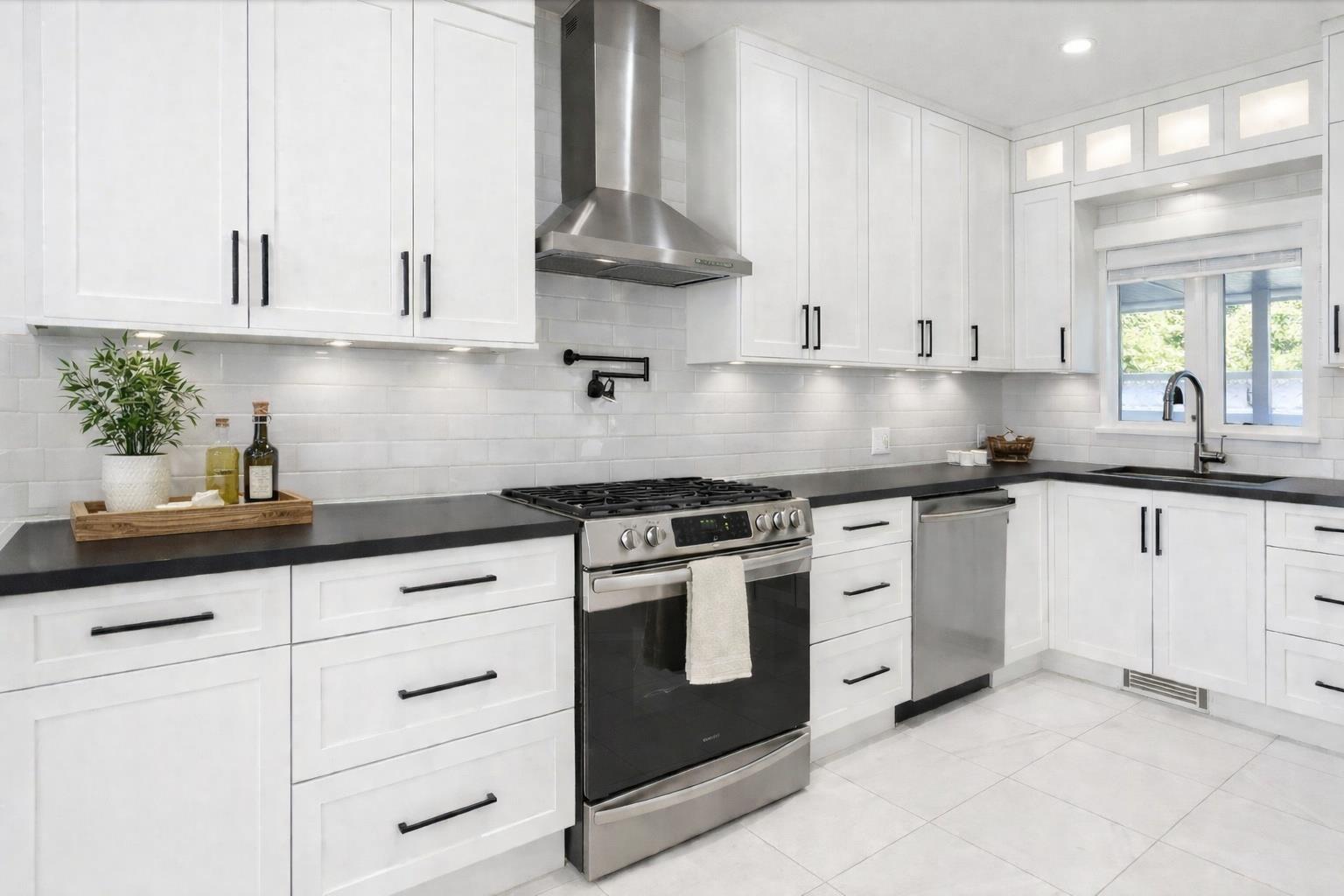 8521 168 St Street, Surrey, British Columbia  V4N 5A6 - Photo 5 - R3082022