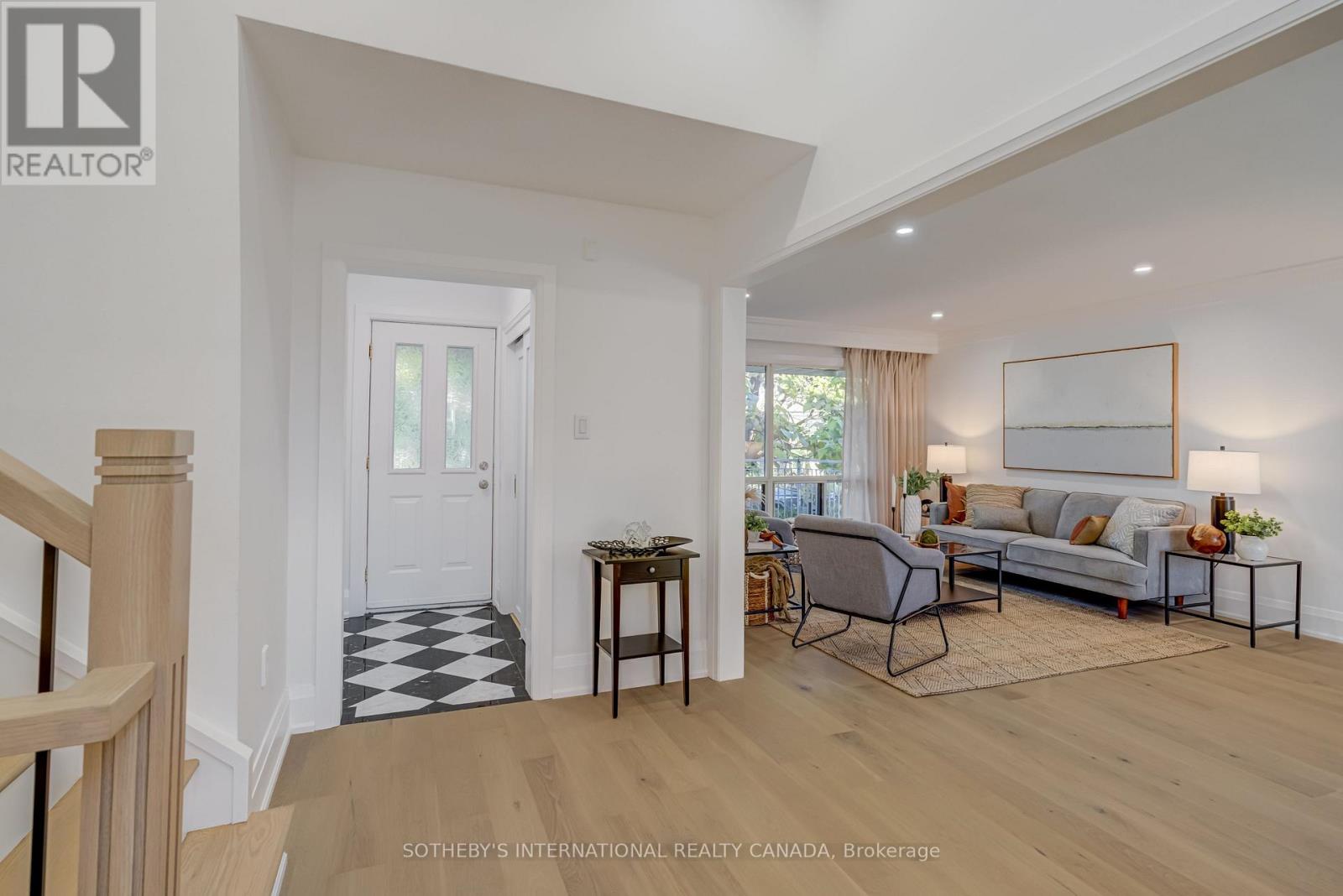 34 Euphrasia Drive, Toronto (Yorkdale-Glen Park), Ontario  M6B 3V9 - Photo 7 - W12764556