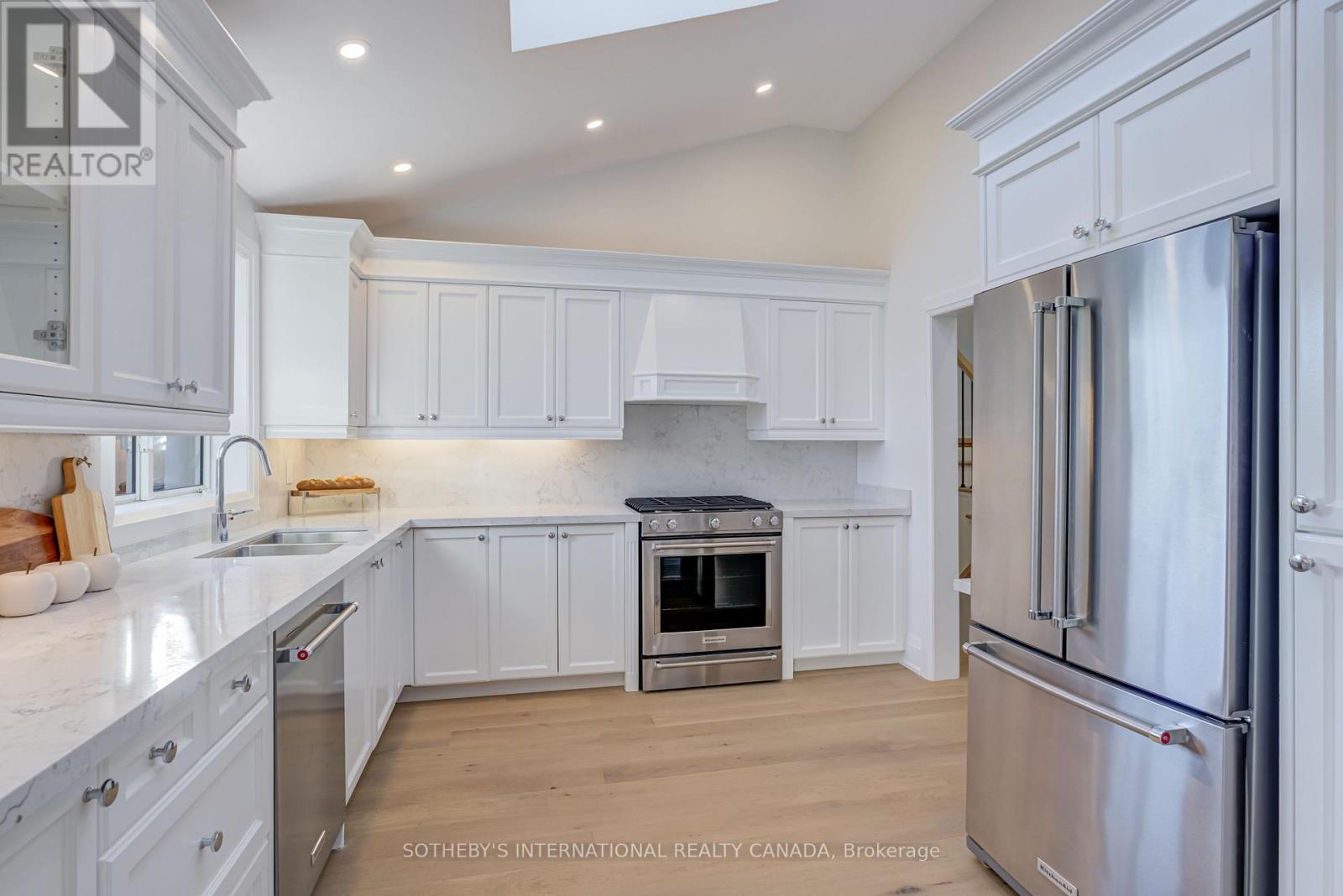 34 Euphrasia Drive, Toronto (Yorkdale-Glen Park), Ontario  M6B 3V9 - Photo 10 - W12764556