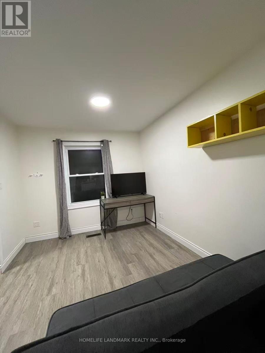 16 Queensdale Avenue, Toronto, Ontario  M4J 1X9 - Photo 5 - E12768278