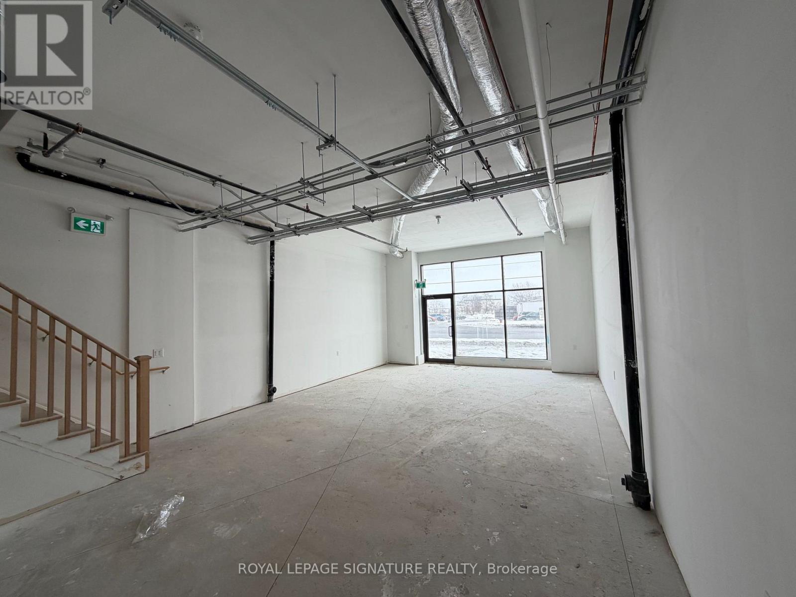 6 - 200 Dissette Street, Bradford West Gwillimbury, Ontario  M3Z 3G8 - Photo 5 - N12768276