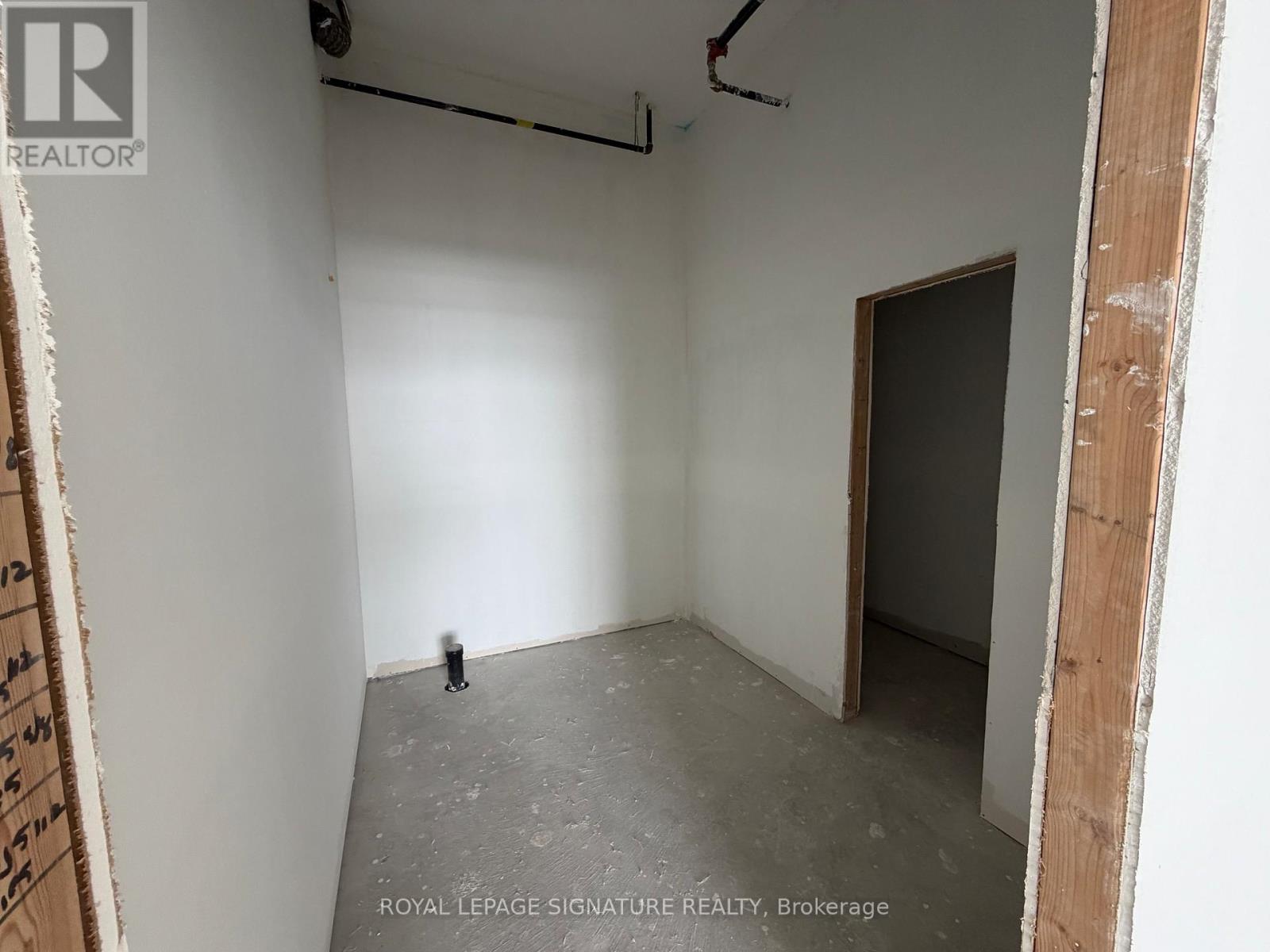 6 - 200 Dissette Street, Bradford West Gwillimbury, Ontario  M3Z 3G8 - Photo 7 - N12768276