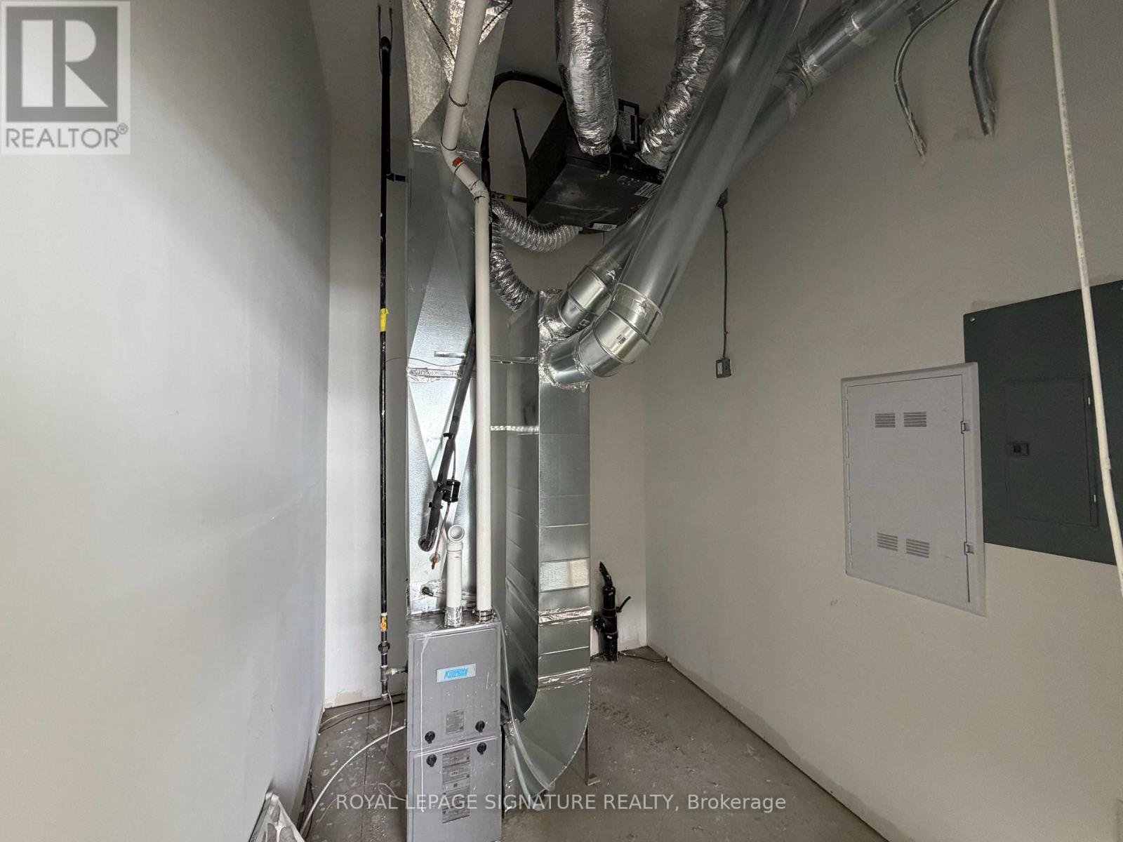 6 - 200 Dissette Street, Bradford West Gwillimbury, Ontario  M3Z 3G8 - Photo 9 - N12768276