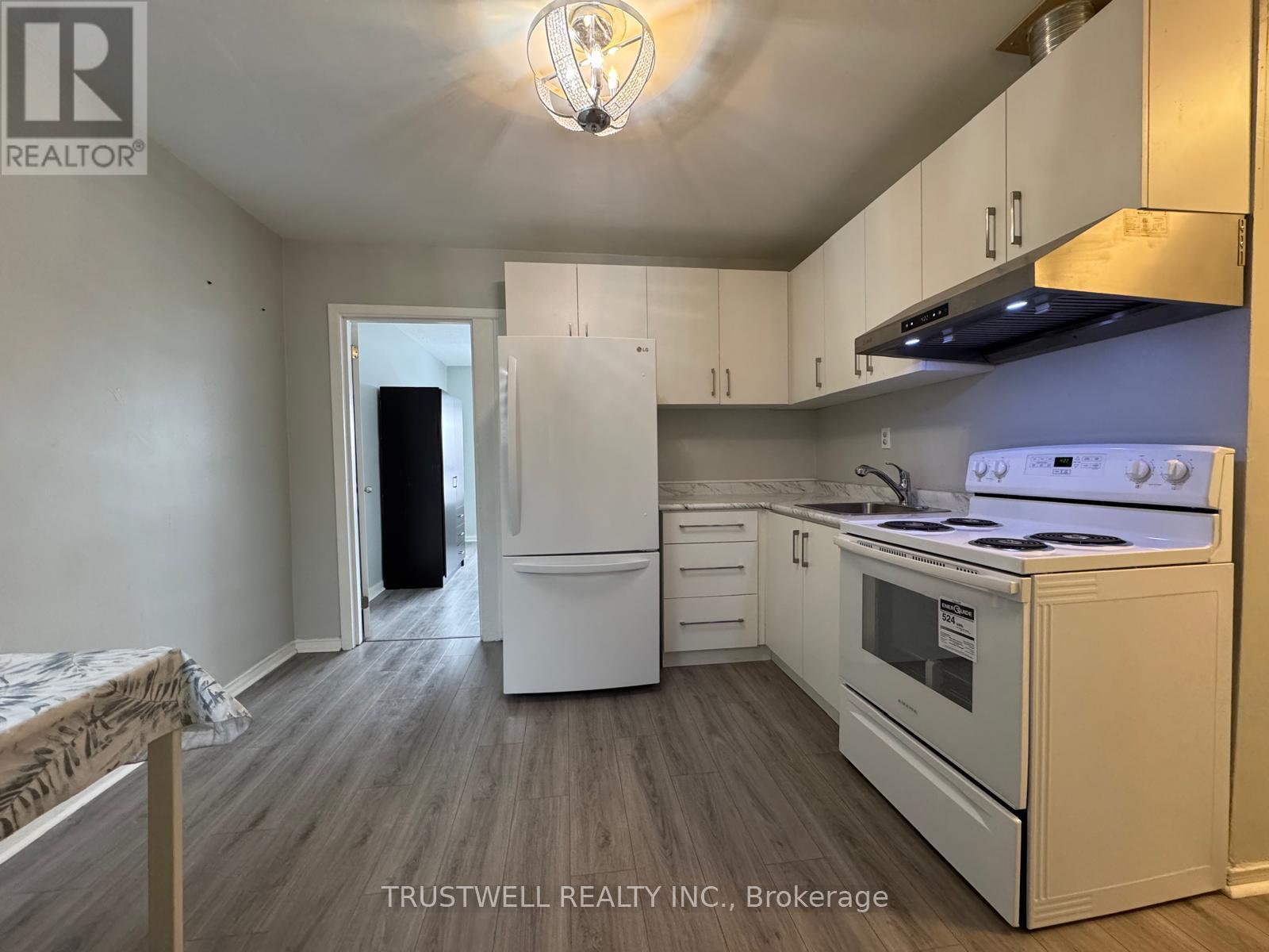 3 - 2528 Eglinton Avenue W, Toronto (Beechborough-Greenbrook), Ontario  M6M 1T1 - Photo 2 - W12768272