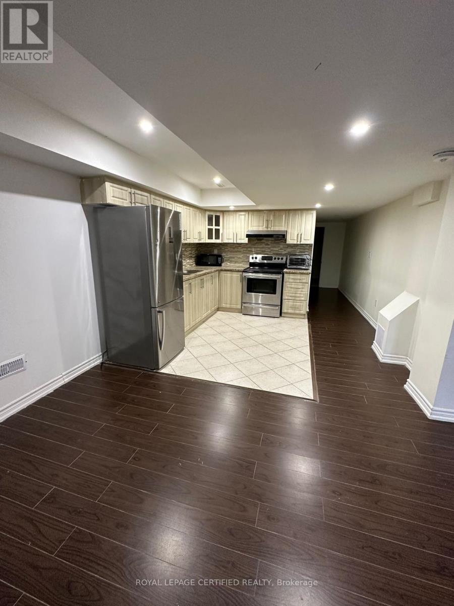 1 Elmcrest Drive, Brampton, Ontario  L6Y 5T7 - Photo 3 - W12768274