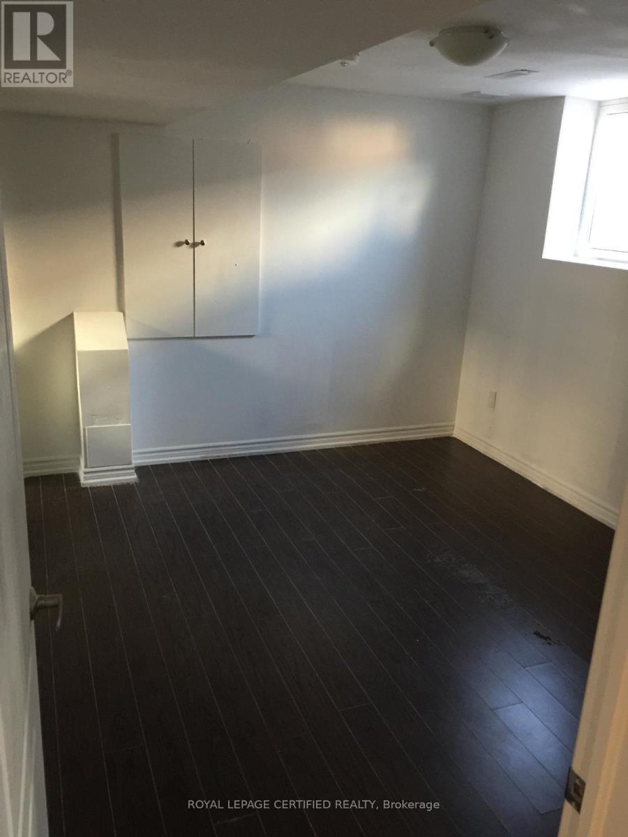 1 Elmcrest Drive, Brampton, Ontario  L6Y 5T7 - Photo 5 - W12768274