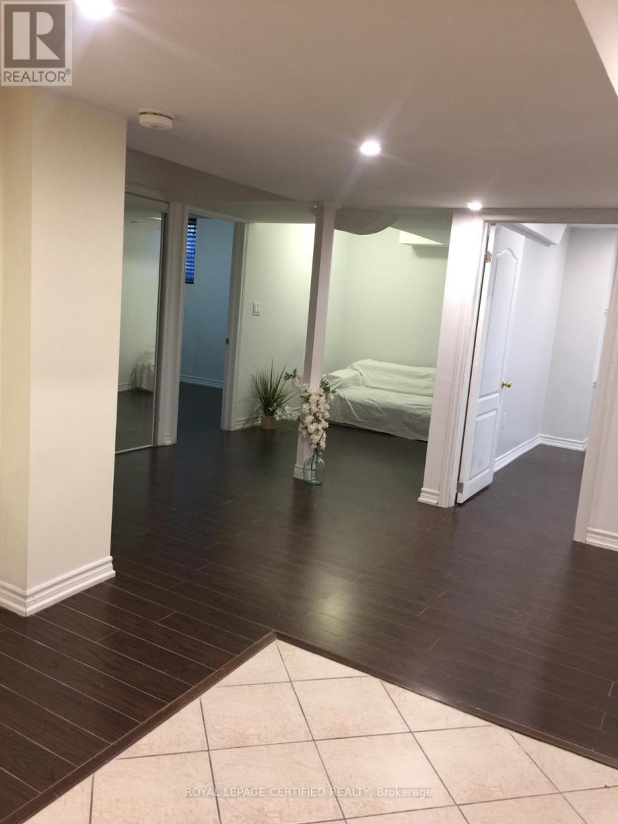 1 Elmcrest Drive, Brampton, Ontario  L6Y 5T7 - Photo 6 - W12768274