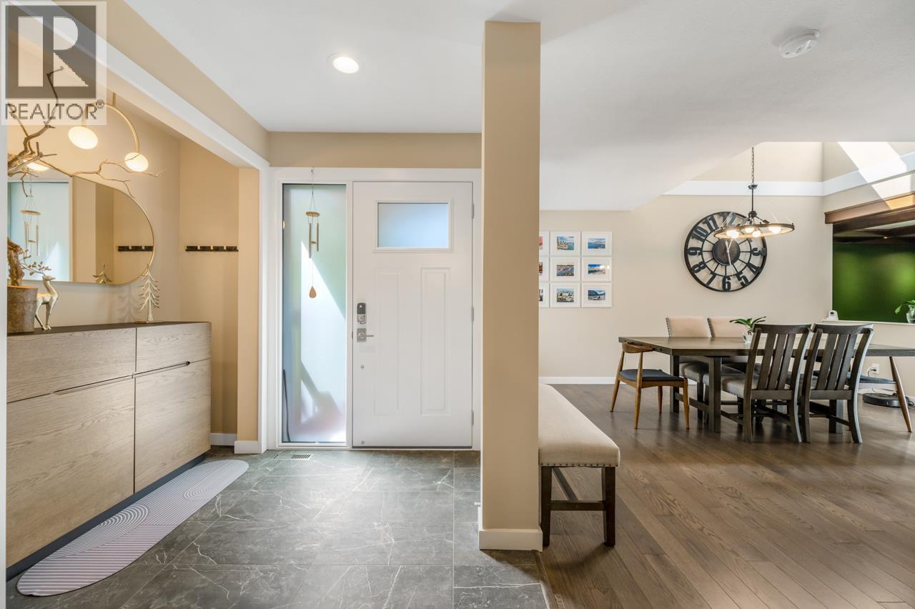 5655 White Pine Lane, North Vancouver, British Columbia  V7R 4S1 - Photo 6 - R3087573