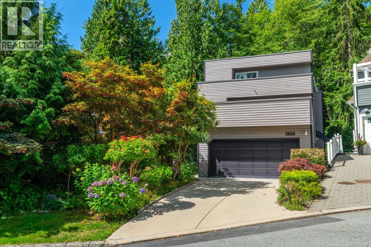 5655 White Pine Lane, North Vancouver, British Columbia  V7R 4S1 - Photo 2 - R3087573