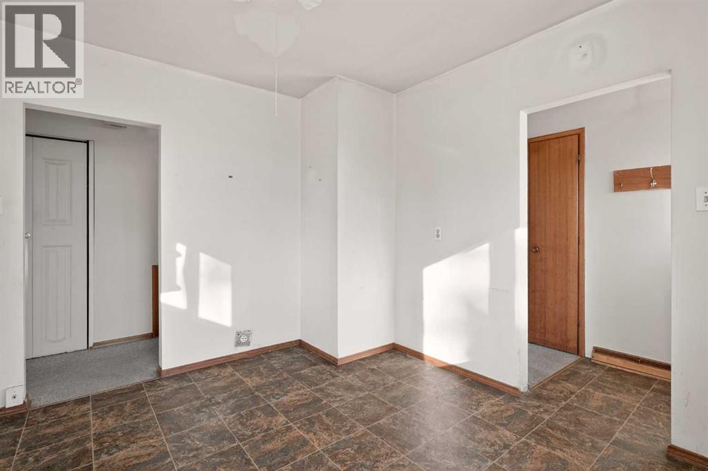 44 Winslow Crescent Sw, Calgary, Alberta  T3C 2R1 - Photo 13 - A2276396