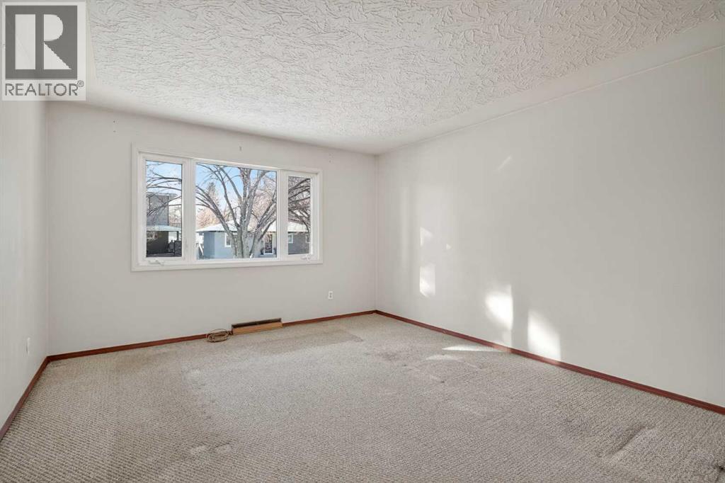 44 Winslow Crescent Sw, Calgary, Alberta  T3C 2R1 - Photo 4 - A2276396