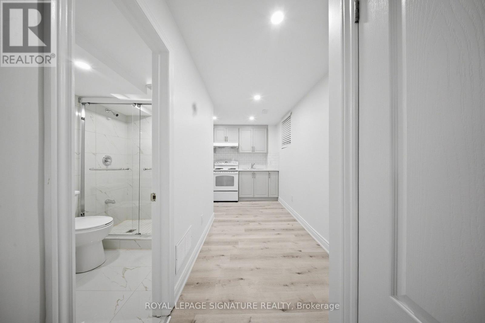 21 Sewells Lane, Brampton (Fletcher's Meadow), Ontario  L7A 3A1 - Photo 8 - W12768284