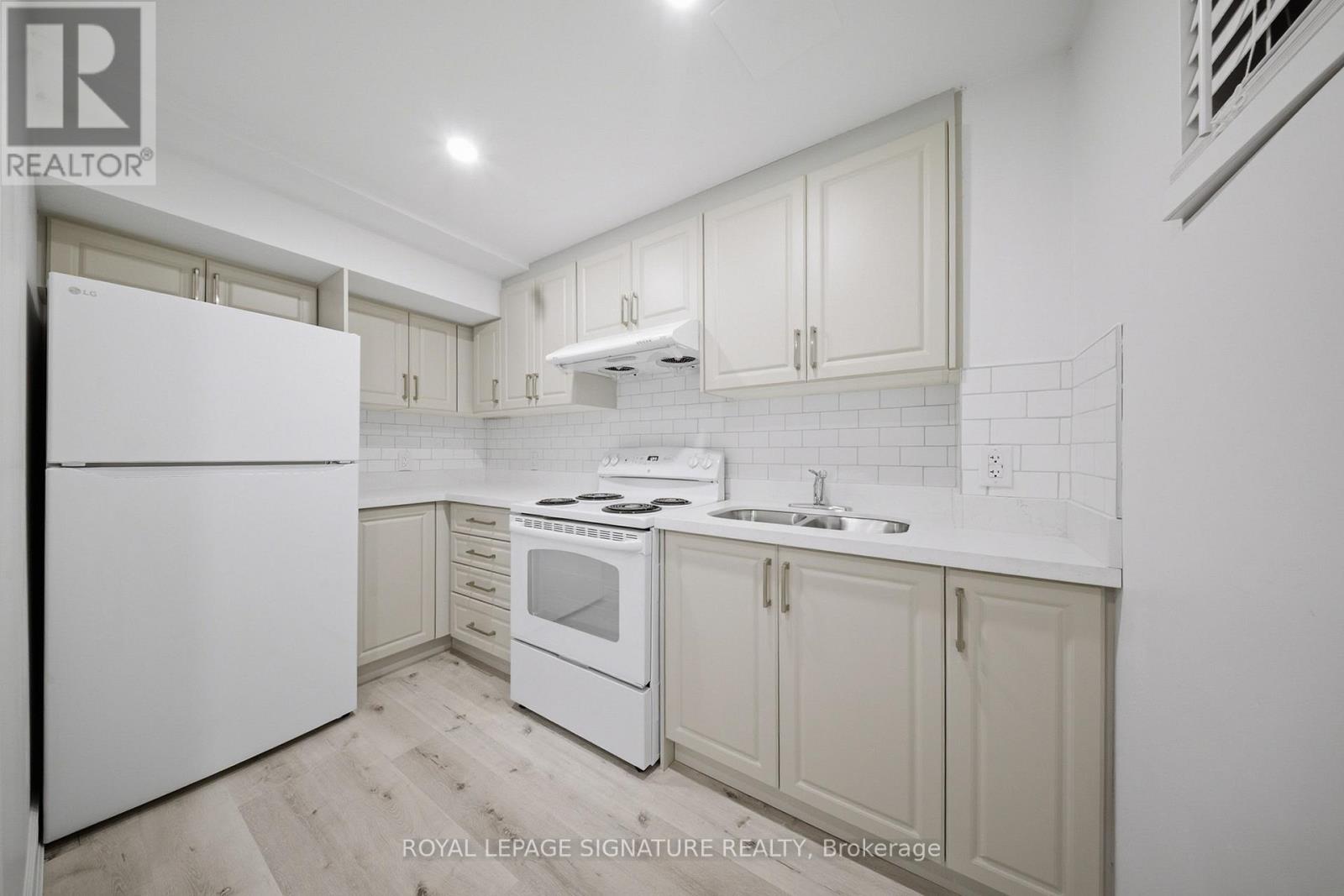 21 Sewells Lane, Brampton (Fletcher's Meadow), Ontario  L7A 3A1 - Photo 9 - W12768284