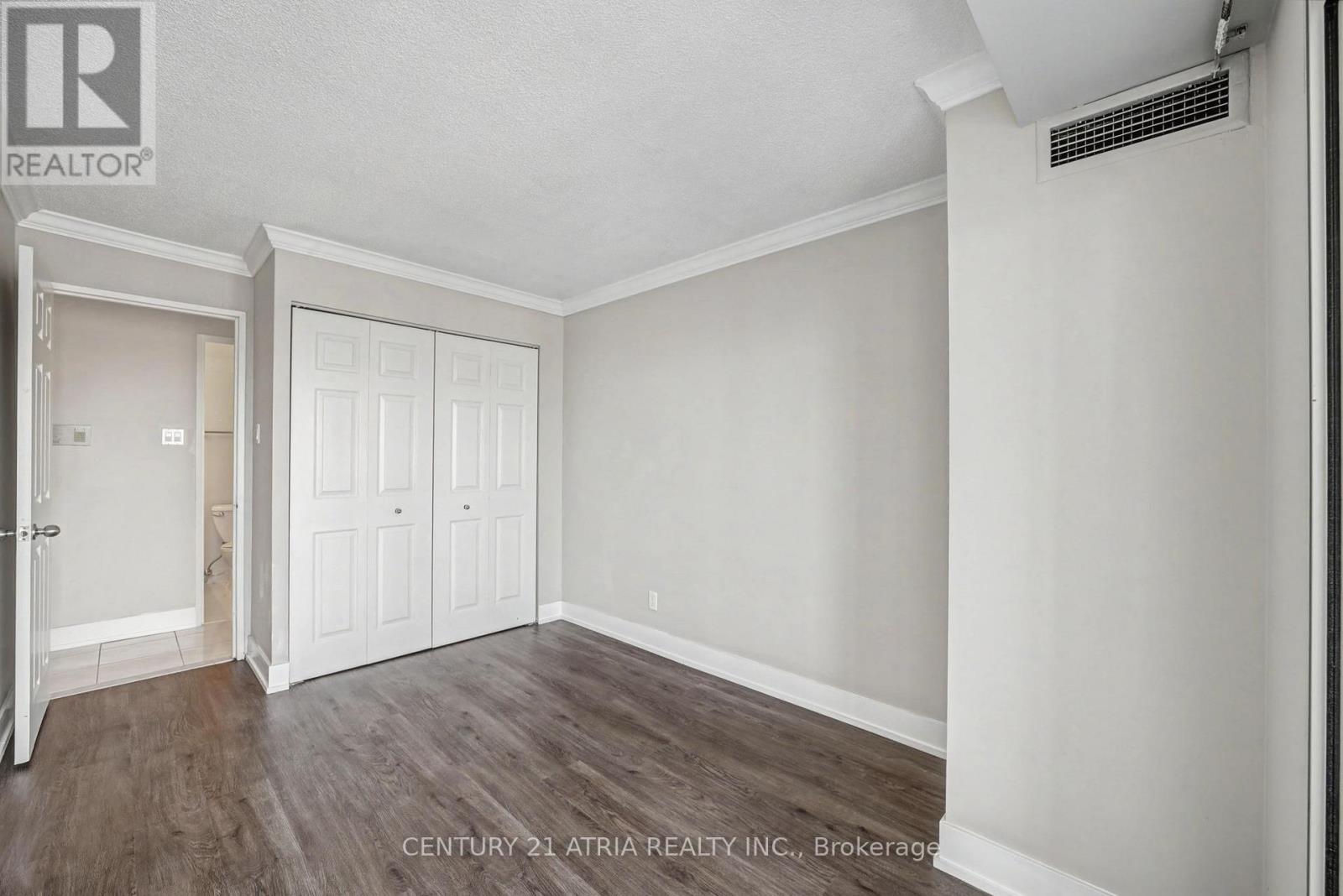 1003 - 1111 Bough Beeches Boulevard, Mississauga, Ontario  L4W 4N1 - Photo 15 - W12768298