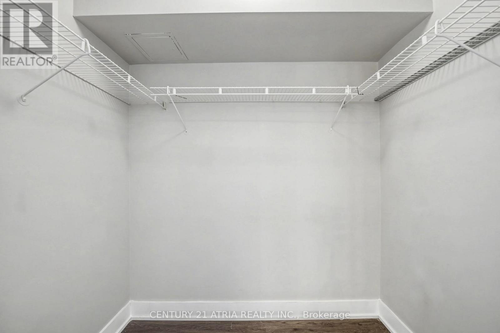 1003 - 1111 Bough Beeches Boulevard, Mississauga, Ontario  L4W 4N1 - Photo 17 - W12768298