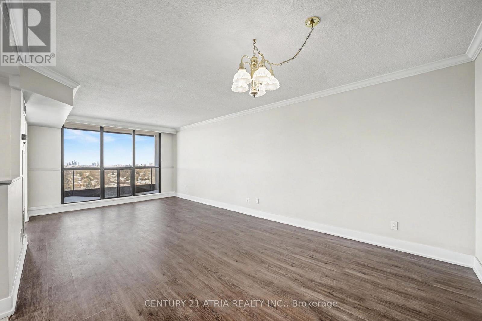 1003 - 1111 Bough Beeches Boulevard, Mississauga, Ontario  L4W 4N1 - Photo 6 - W12768298