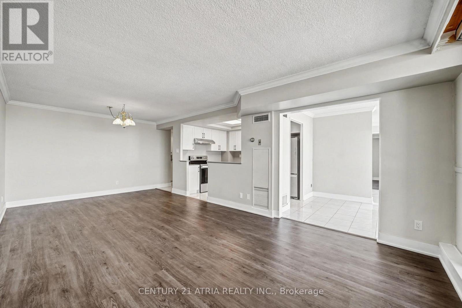 1003 - 1111 Bough Beeches Boulevard, Mississauga, Ontario  L4W 4N1 - Photo 8 - W12768298