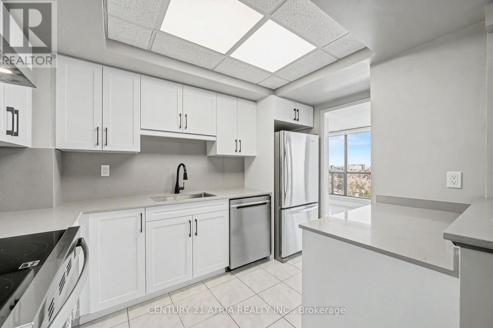 1003 - 1111 Bough Beeches Boulevard, Mississauga, Ontario  L4W 4N1 - Photo 9 - W12768298