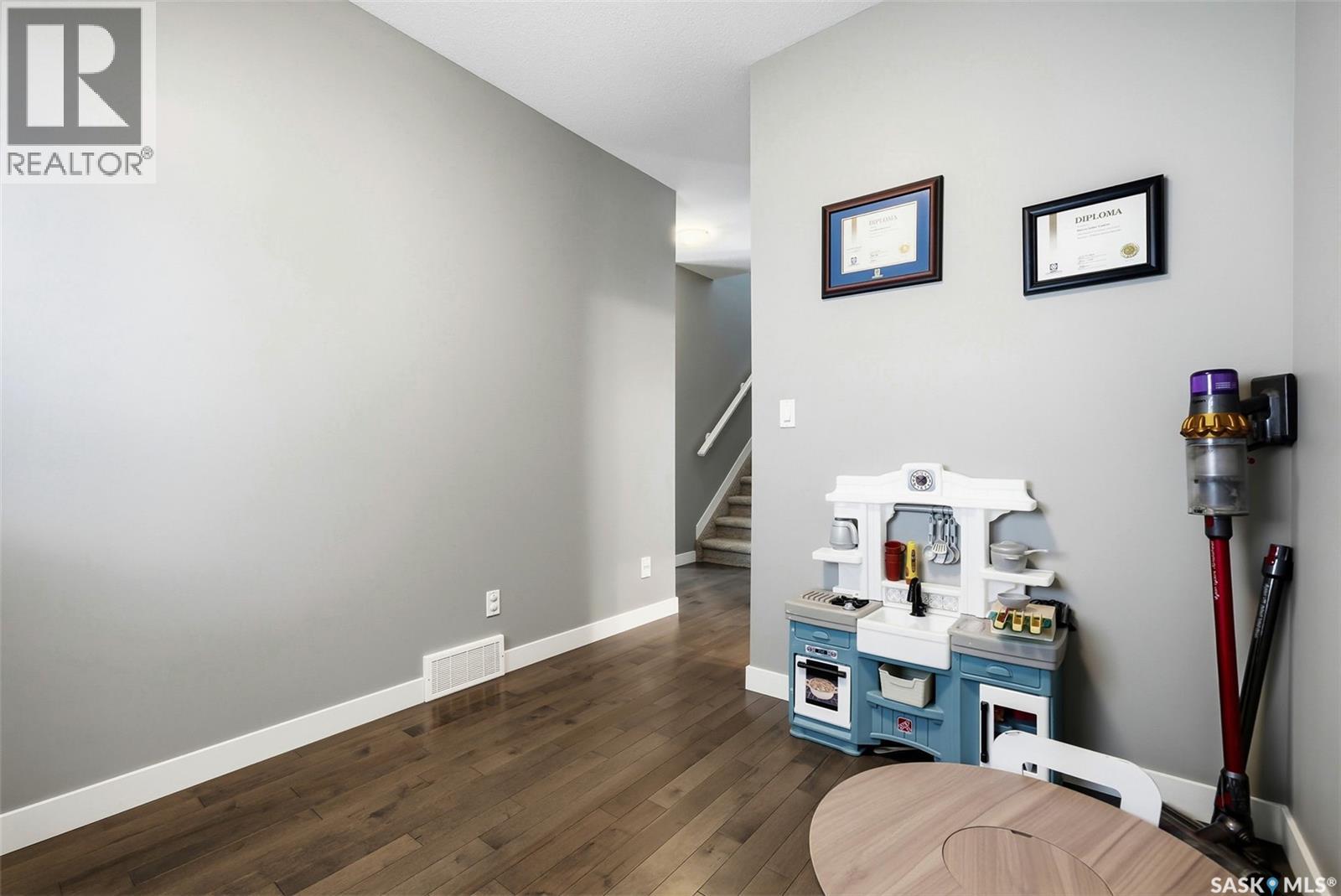 2813 Elgaard Drive, Regina, Saskatchewan  S4R 8J6 - Photo 14 - SK028025