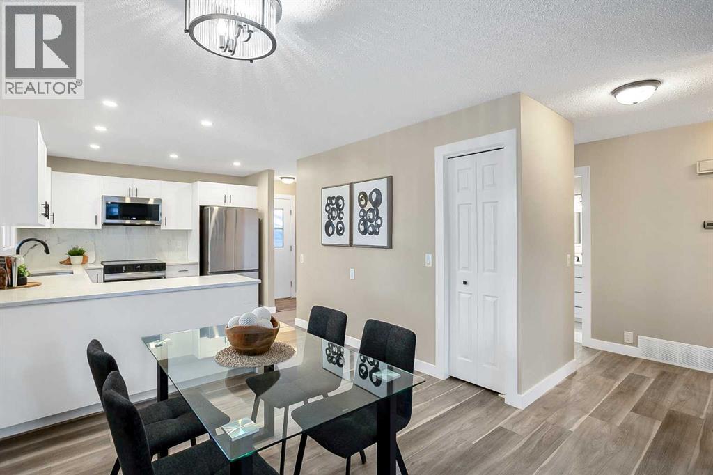 467 Berkley Crescent Nw, Calgary, Alberta  T3K 1A9 - Photo 8 - A2280704